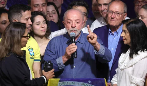 Após reeleição, Lula se reúne com chanceler e assessores internacionais e articula encontros com Congresso