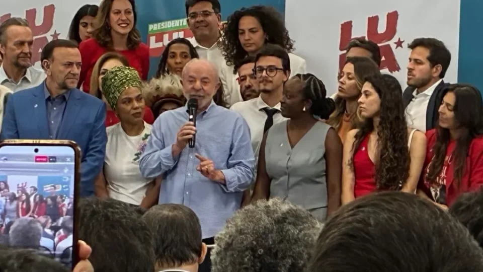 Lula convoca três coordenadores e reduz poder de Edinho após crise na campanha
