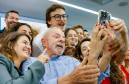 Lula muda estratégia, aposta em jovens e promete vídeos diários para tentar virar eleição