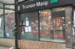 Manifestantes depredam estações do Metrô durante ato pró-Lula na Avenida Paulista