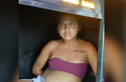 Mulher mata homem a facada após comentário em bar e tem prisão preventiva decretada