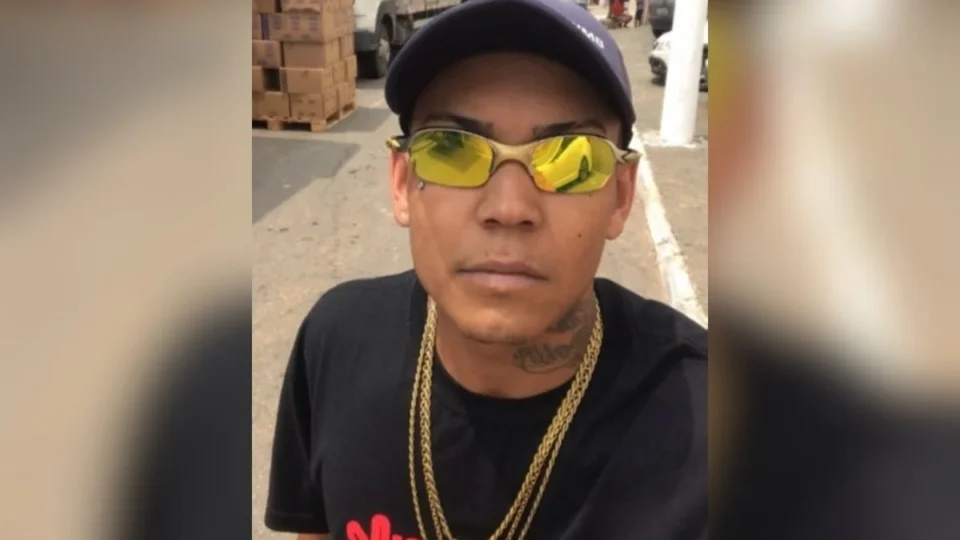 Mulher com medida protetiva é suspeita de matar MC enforcado após relatar agressão em SP