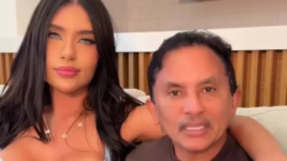 Manoel Gomes grava vídeos românticos com “Megan Fox brasileira” após derrota nas urnas