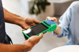 VA e VR poderão ser usados em todas as maquininhas a partir de novembro