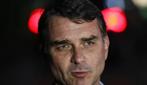 Flávio Bolsonaro chega aos EUA hoje após aliados divulgarem informações falsas sobre fuga