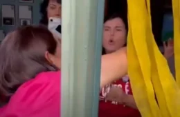 Michelle Bolsonaro bate boca com eleitora durante votação no Distrito Federal