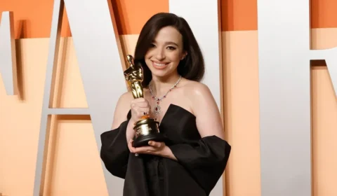 Mikey Madison revela como irmãos a mantiveram ‘humilde’ após vitória no Oscar