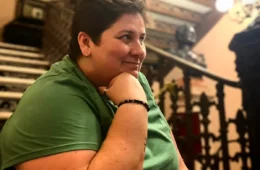 Quem era Letícia Nicolielo, cantora que morreu aos 48 anos após enfrentar câncer raro