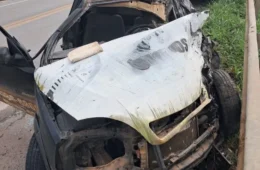 Motorista morre após caminhonete aquaplanar e bater de frente com carreta na MG-050
