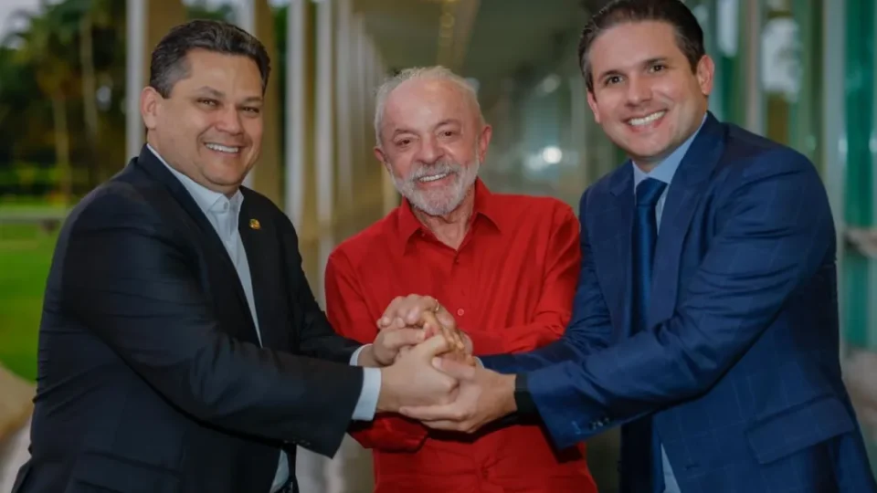 Lula publica foto com Hugo Motta e Alcolumbre após reunião no Alvorada