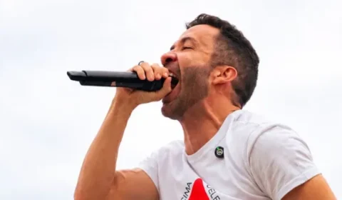 “Quem é Mariana?”: Janones provoca Flávio Bolsonaro