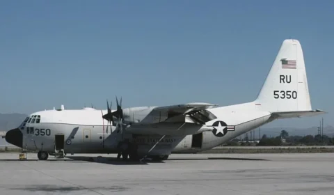 Avião militar dos EUA pousa no Rio e levanta dúvidas sobre missão no Brasil