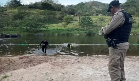 Homem finge estar se afogando e morre em área de banho em MG
