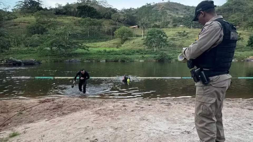 Homem finge estar se afogando e morre em área de banho em MG
