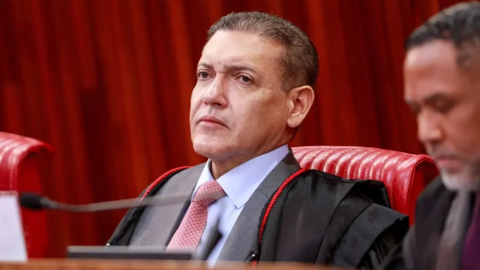 Nunes Marques autoriza volta do “Exército do Lula” ao WhatsApp após registro no TSE