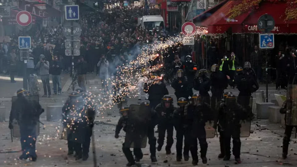 França mobiliza 70 mil policiais para conter nova onda de protestos