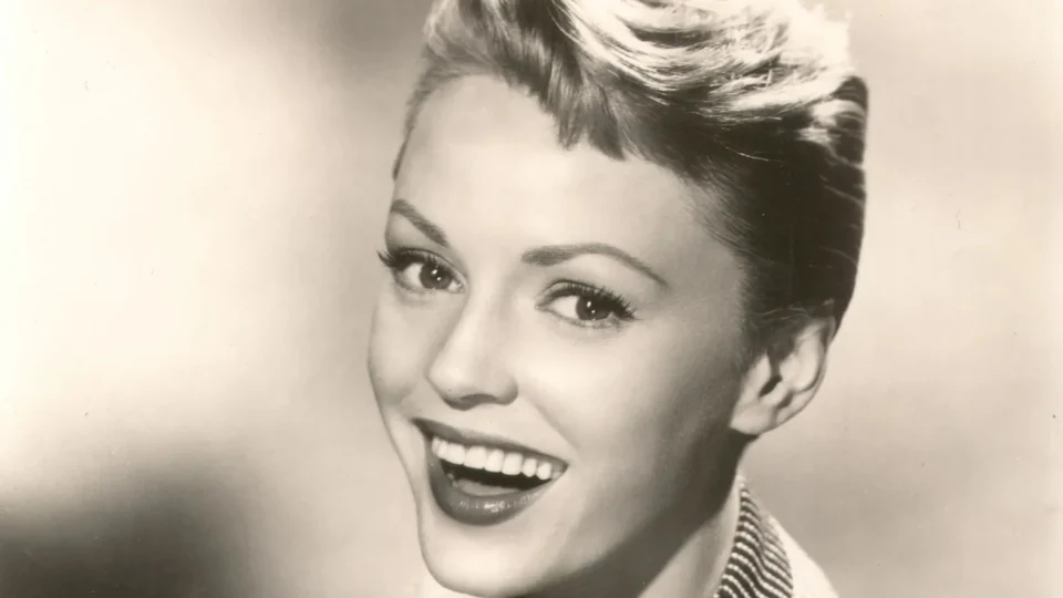 Morre Peggy King, atriz e cantora com estrela na Calçada da Fama, aos 96 anos