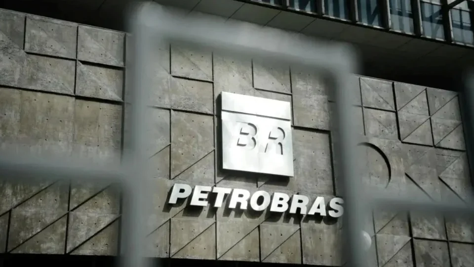 Petrobras dispara 9%, bate recorde histórico e PETR4 mira os R$ 60