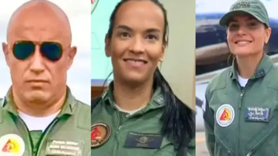 Despedida marca o velório de policiais mortos em queda de avião em Minas