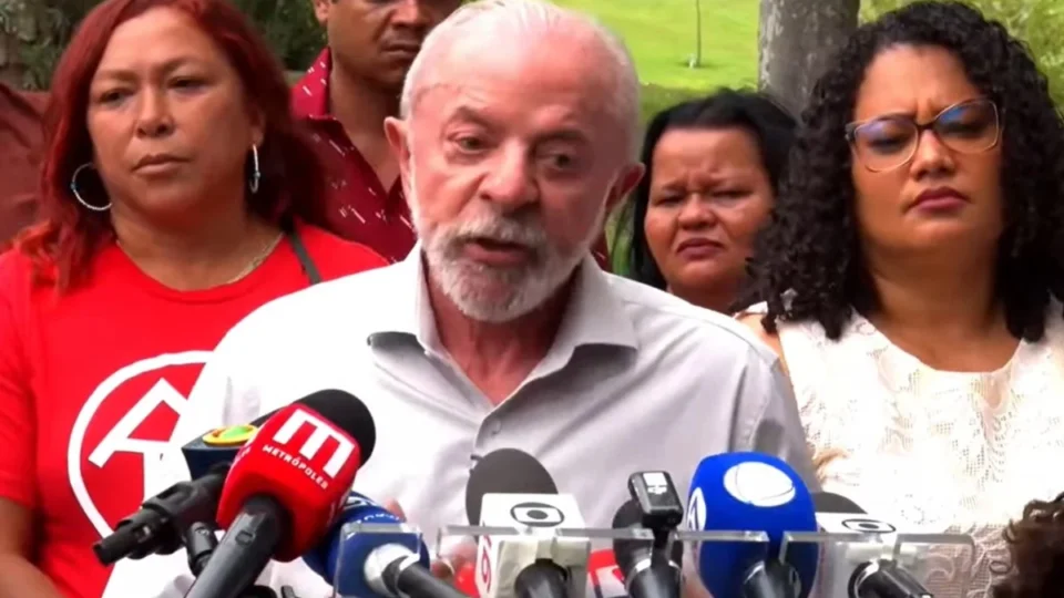 “TSE não pode ter lado político”, diz Lula após decisões sobre canal de WhatsApp