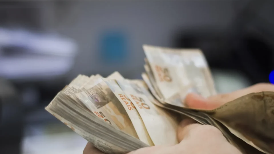 Quanto rendem R$ 200 milhões da Mega-Sena na poupança, no CDB e no Tesouro Direto?