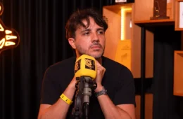 Renan Santos chama Flávio Bolsonaro e Lula de “bandidos” e diz que não apoiará nenhum