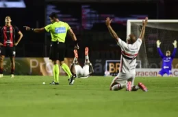 Calleri marca duas vezes, São Paulo vence o Vitória e Lucas Moura chora no retorno ao Morumbis