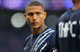 Richarlison é condenado a pagar multa de R$ 2,8 mil por avançar sinal vermelho em Londres