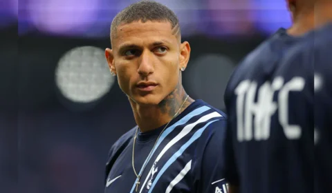 Richarlison é condenado a pagar multa de R$ 2,8 mil por avançar sinal vermelho em Londres