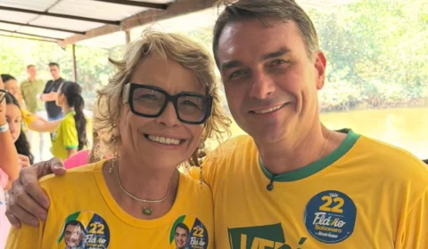 Mãe de Flávio Bolsonaro faz desabafo após fuga do filho para os EUA; veja o que ela disse