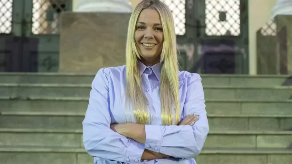 Quem é Fernanda Louback? Ex-miss e atriz do Zorra Total chegou à vice de Douglas Ruas no RJ