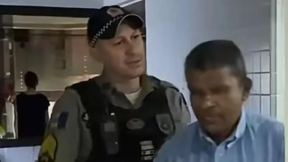 Porteiro é preso após participar de panelaço contra Flávio Bolsonaro em Maceió