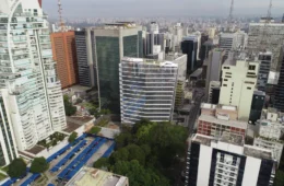 Grupo ocupa prédio na Frei Caneca e deixa local após negociação com a PM
