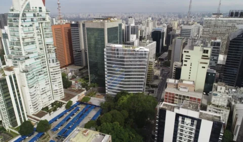 Grupo ocupa prédio na Frei Caneca e deixa local após negociação com a PM