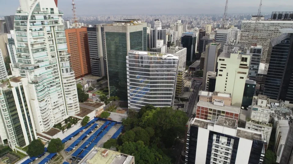 Grupo ocupa prédio na Frei Caneca e deixa local após negociação com a PM