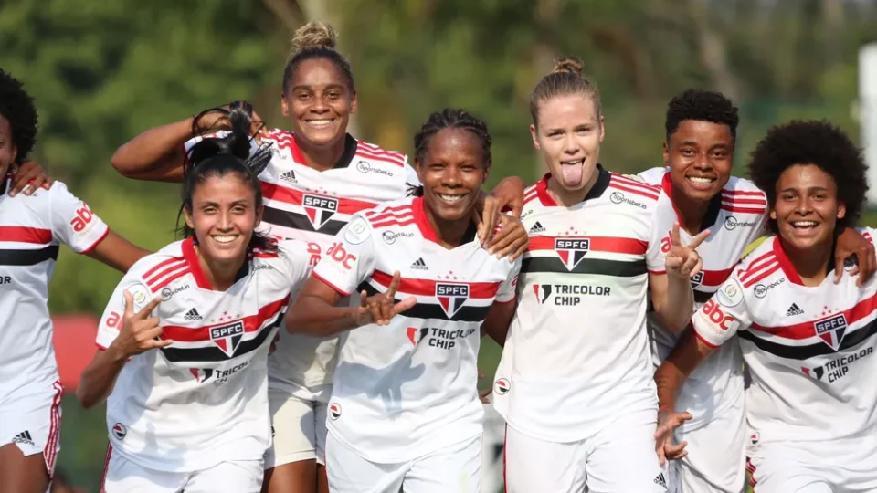 São Paulo feminino domina clássicos enquanto masculino amarga pior marca em 10 anos