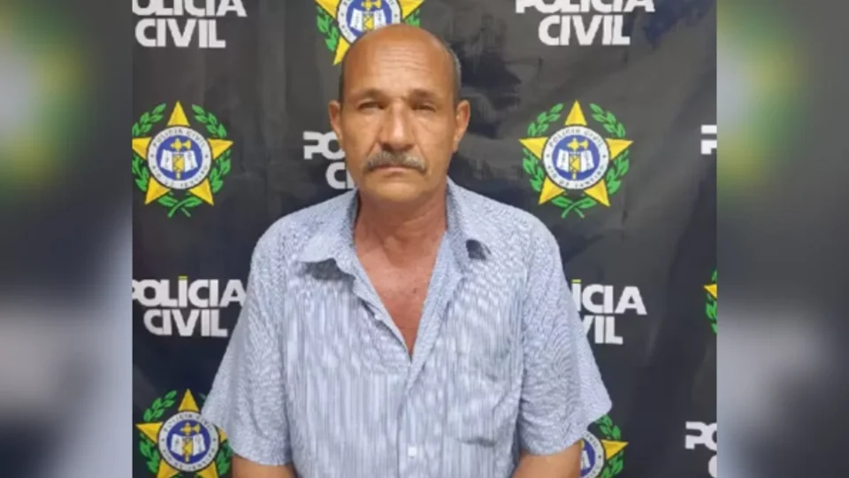 Falso pastor simulava “possessão” para tirar dinheiro de idosas no RJ