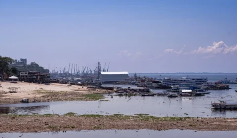 Rio Negro baixa 2 metros em 25 dias e fica abaixo do nível de 2025