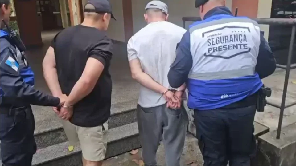 Dupla é presa suspeita de tentar aplicar golpe em agência bancária em Ipanema