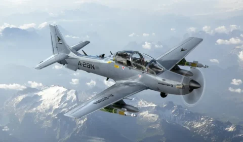 Caça A-29 da FAB intercepta avião suspeito vindo da Bolívia