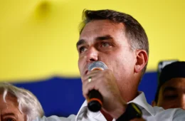 Flávio Bolsonaro quer acabar com a reeleição já em seu primeiro mandato