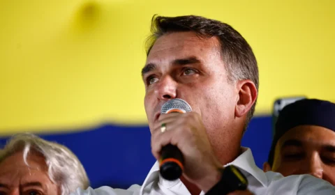 Flávio Bolsonaro quer acabar com a reeleição já em seu primeiro mandato