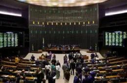 Concurso da Câmara dos Deputados oferece 184 vagas e salário de R$ 32 mil
