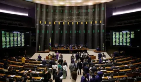 Concurso da Câmara dos Deputados oferece 184 vagas e salário de R$ 32 mil