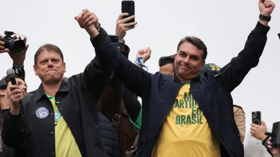 PP e União Brasil anunciam apoio a Flávio Bolsonaro no 2º turno