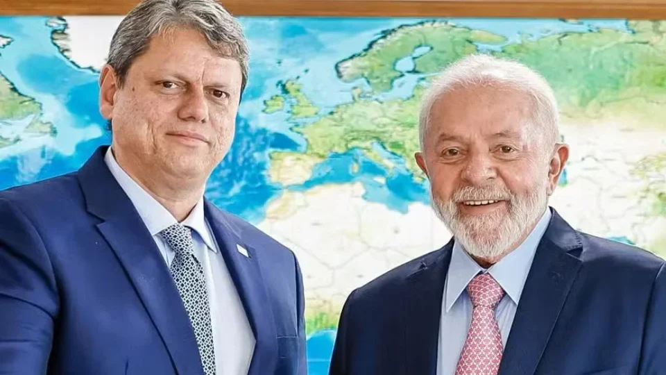 Lula para presidente, Tarcísio para governador: voto cruzado ocorre em 85% das cidades vencidas pelo petista em SP