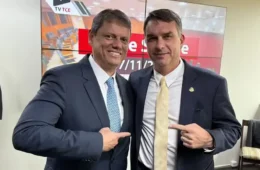 Tarcísio contraria Flávio Bolsonaro e defende respeito ao resultado das urnas