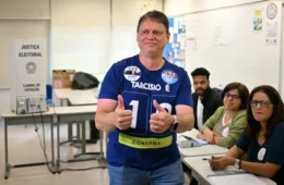 Governador Tarcísio de Freitas vota no Morumbi em São Paulo
