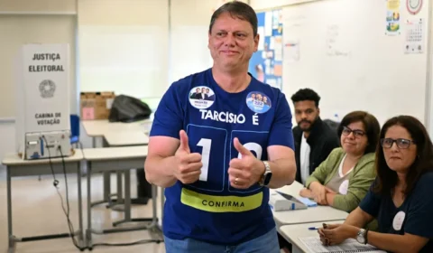 Governador Tarcísio de Freitas vota no Morumbi em São Paulo