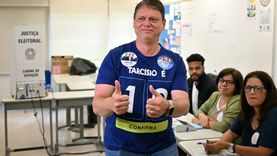 Governador Tarcísio de Freitas vota no Morumbi em São Paulo